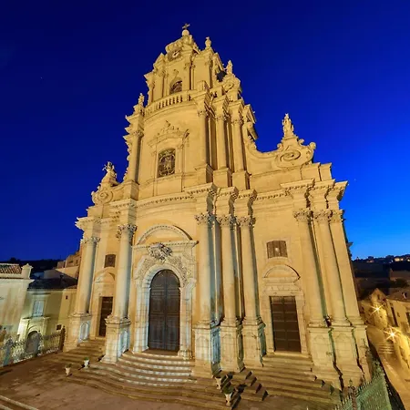 Achille- Mit Blick Auf Den Duomo By Interhome Ragusa